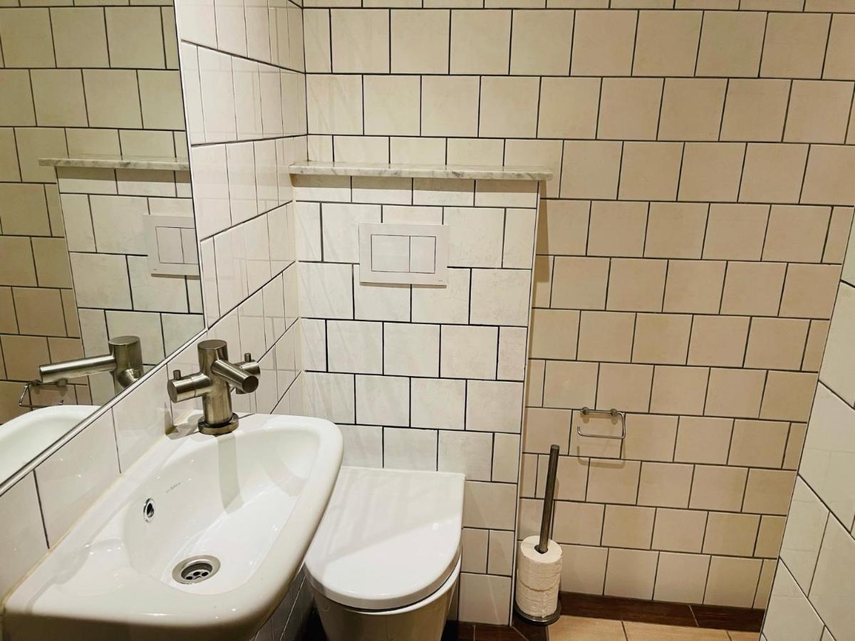 Red Light District B & B Canal View Amsterdam Bagian luar foto